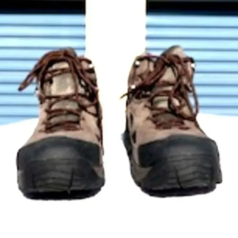 Size: 11 Mid Hiking & Outdoor Ankle Boots . Coremic Ridge Columbia . New in Box